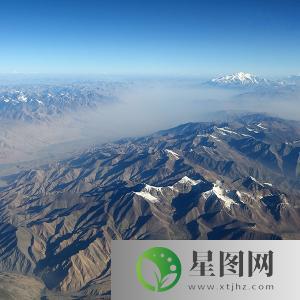 我国最西端位于新疆的什么高原(新疆最北端的山脉是)